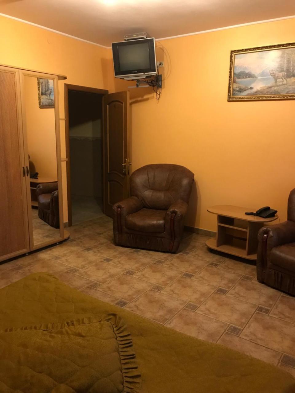 Hotel Rava-Ruska Eksteriør billede